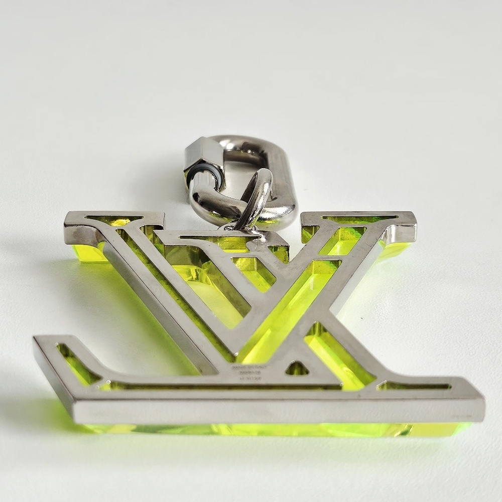 Louis Vuitton Neon Green Oversized LV Prism Bag Charm/Key Holder - Picture 6 of 10